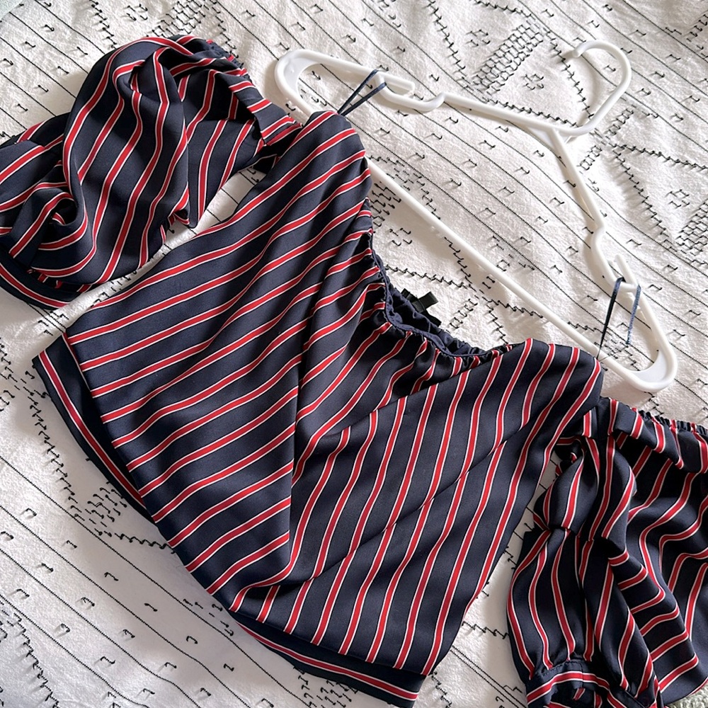 Dynamite off the shoulders stripped cropped blouse